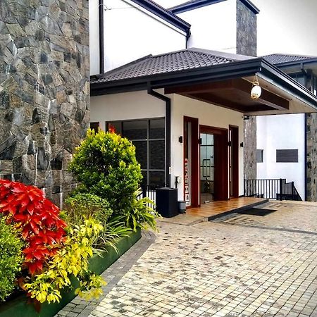 Riverbank Resort Gampola Exterior photo