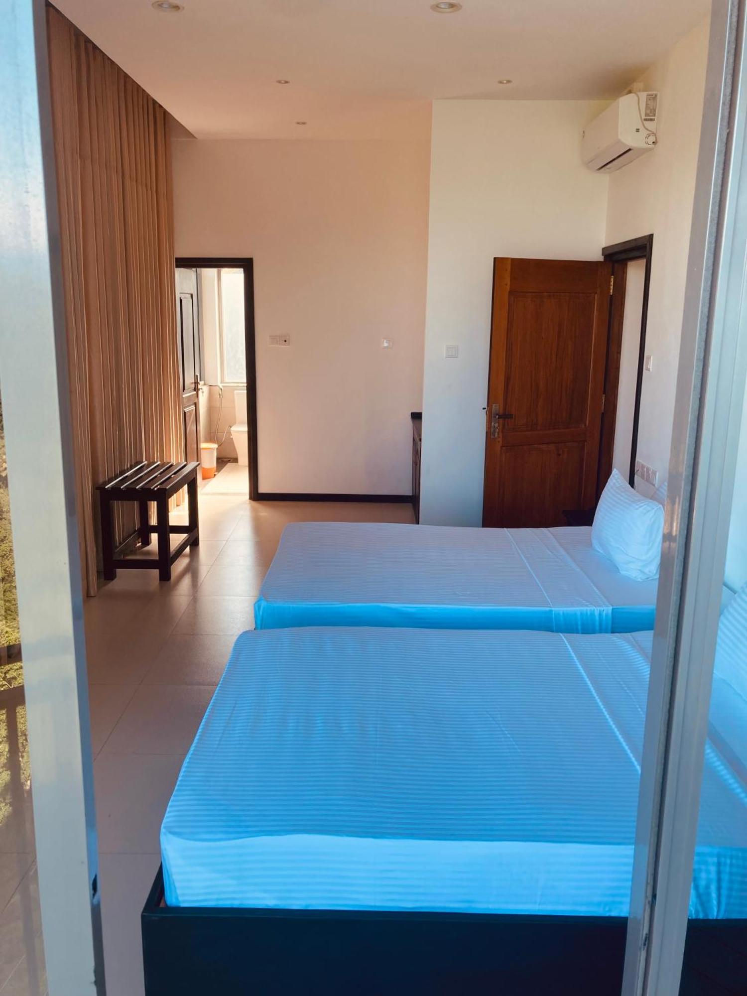 Riverbank Resort Gampola Exterior photo