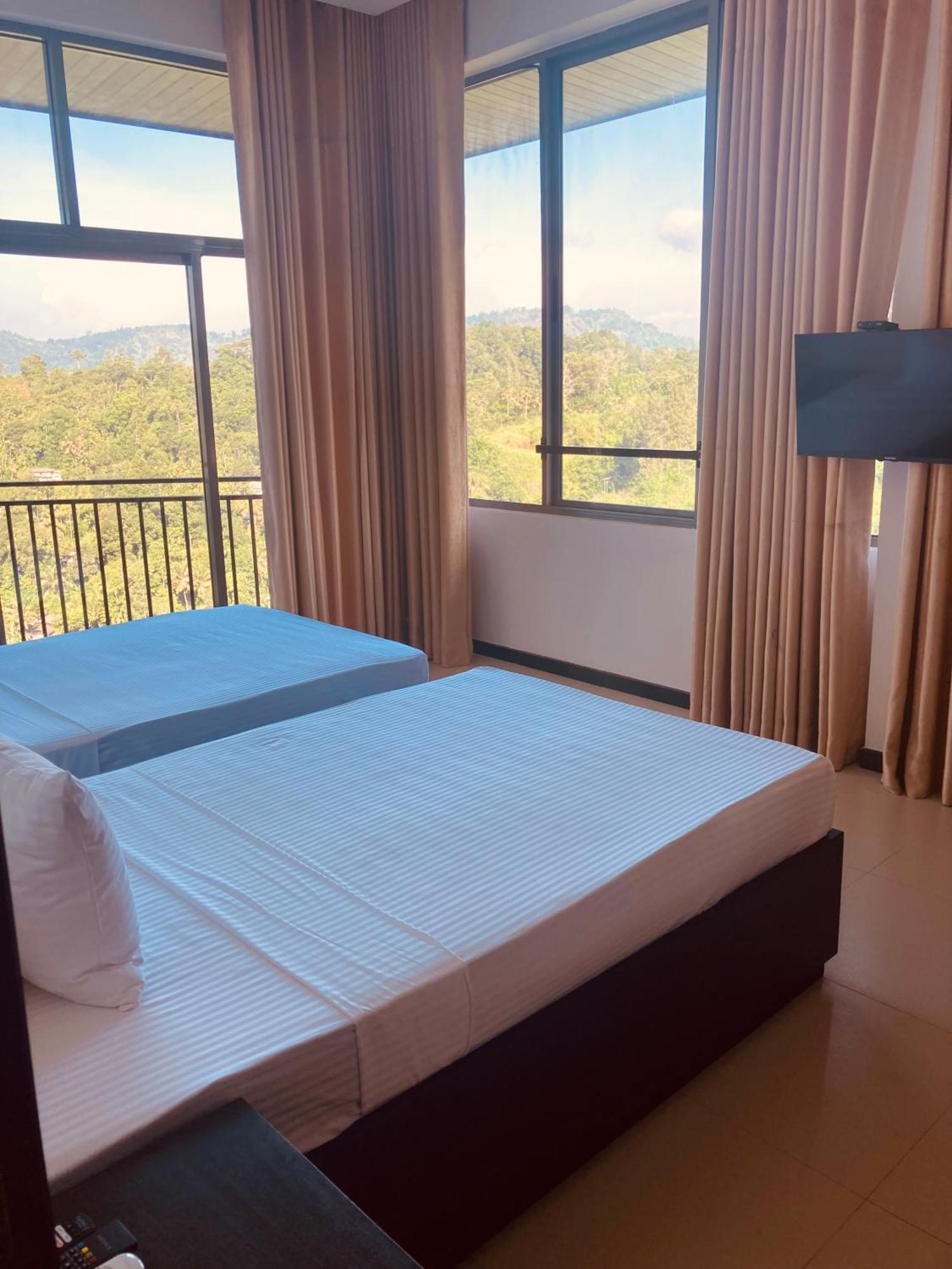 Riverbank Resort Gampola Exterior photo
