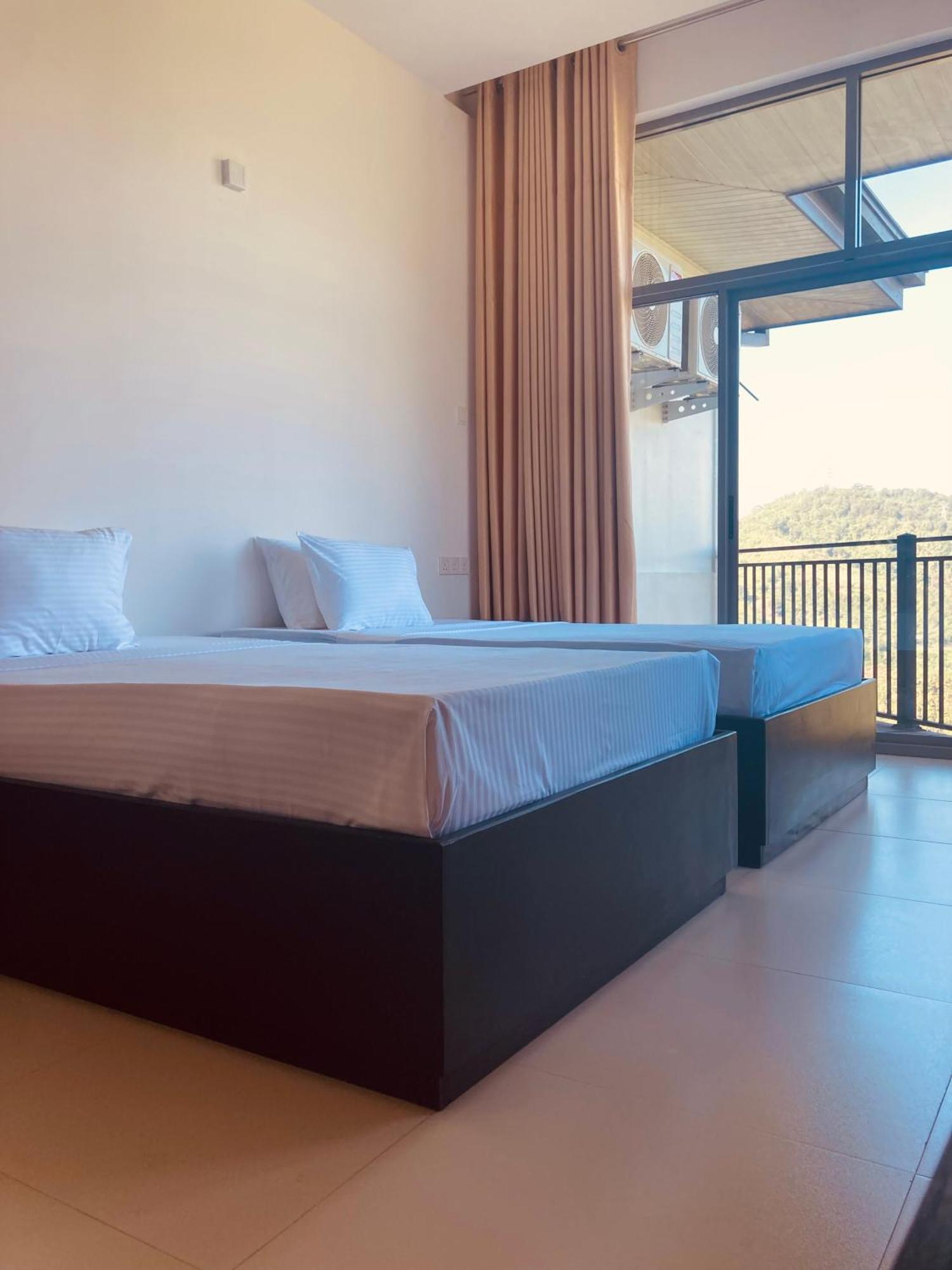 Riverbank Resort Gampola Exterior photo